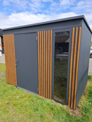 Domek narzędziowy z lamelami i oknem 2,86x1,36m