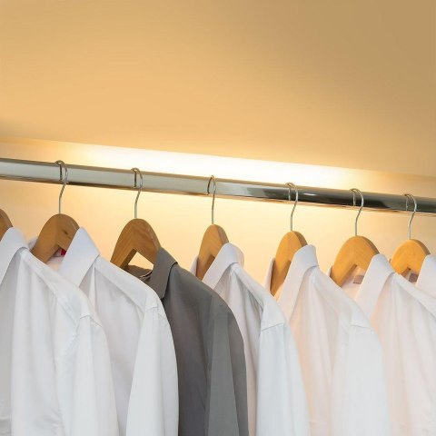 Oprawa podszafkowa V-TAC 2,5W LED czarna czujnik ruchu ładowanie USB 60cm VT-8143 4000K 260lm