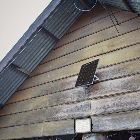 Naświetlacz LED solarny V-TAC 10W pilot auto timer IP65 czarny VT-80W 4000K 800lm