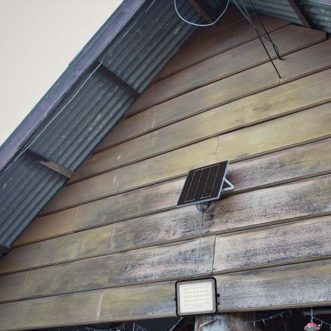 Naświetlacz LED solarny V-TAC 6W pilot auto timer IP65 czarny VT-40W 4000K 400lm