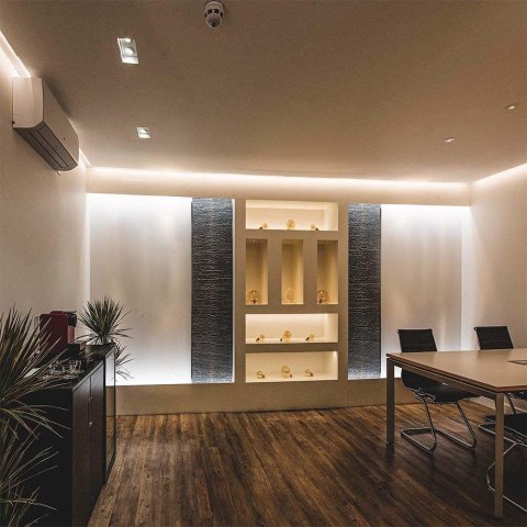 Taśma LED 230V V-TAC rękaw IP65 120LED/m 10,5W/m rolka 10mb VT-2835 121-10M 4000K 1000lm